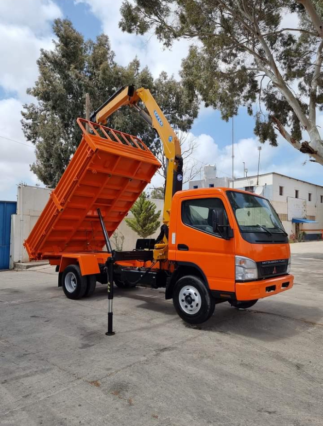 صندوق قلاب ثلاث اتجاهات مزود برافعة